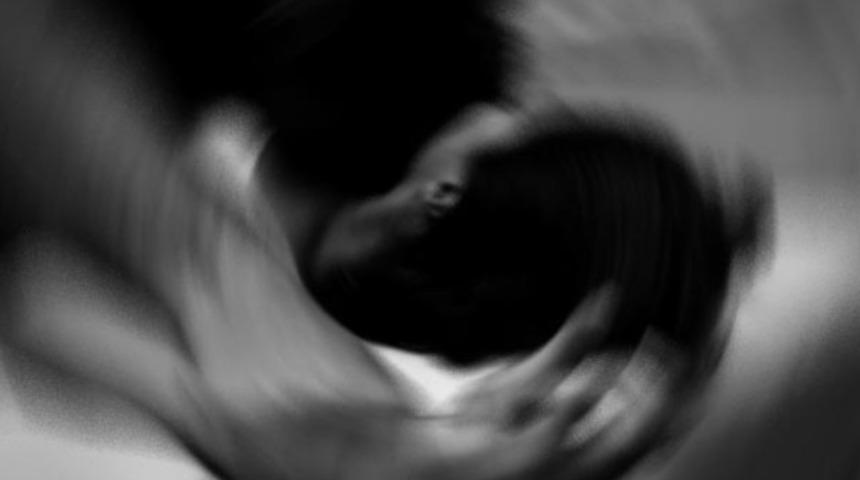 Baygın kadına canlı tecavüz görüntüleri yayınlandı