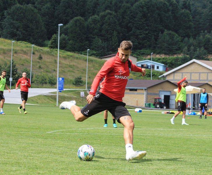 Fatih Karagümrük, yeni sezon hazırlıklarını Topuk Yaylası'nda sürdürüyor G1