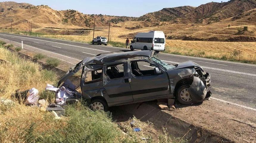 Siirt'te kamyonetin devrilmesi sonucu 1'i ağır, 3 kişi yaralandı