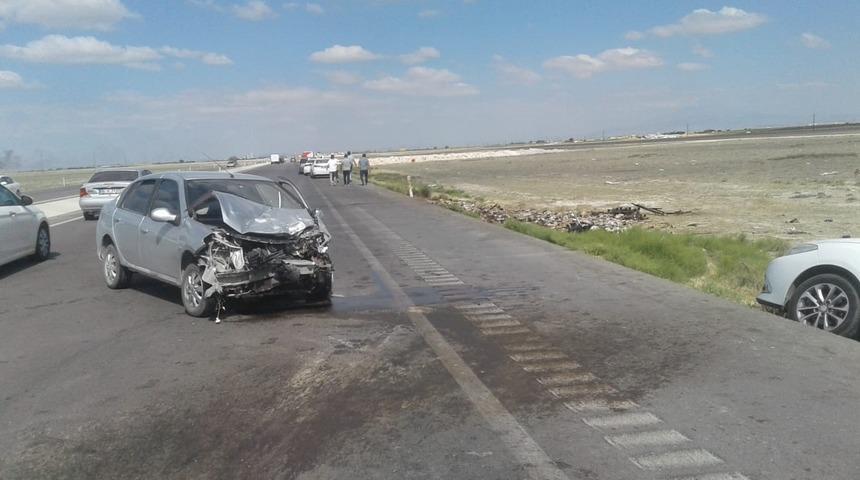 Aksaray'da otomobilin park halindeki otomobile çarptığı kazada 1 bebek öldü, 3 kişi yaralandı