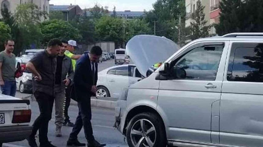 Vali, görür görmez aracını durdurup müdahale etti