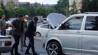 Vali, görür görmez aracını durdurup müdahale etti