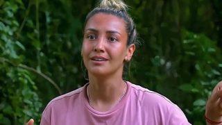 Survivor Evrim Keklik yırtmaçlı elbisesiyle olay oldu! Bebek gibisin Evo