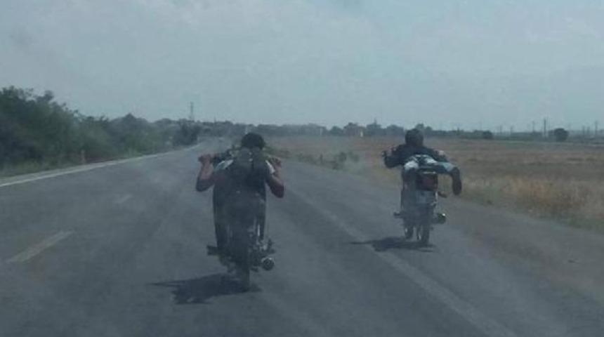 Motosiklette ölüm akrobasisi