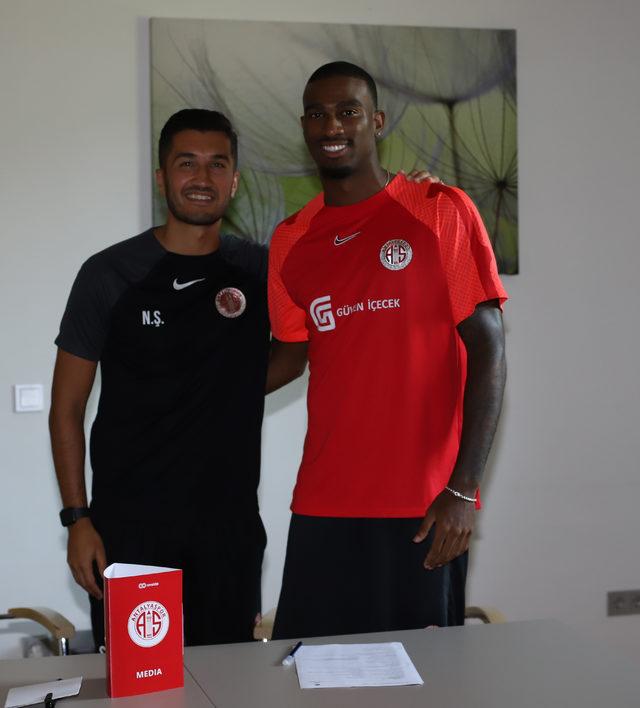 Antalyaspor, Haji Wright'ı 3 yıllığına renklerine bağladı