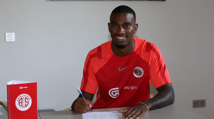 Antalyaspor, Haji Wright'ı 3 yıllığına renklerine bağladı