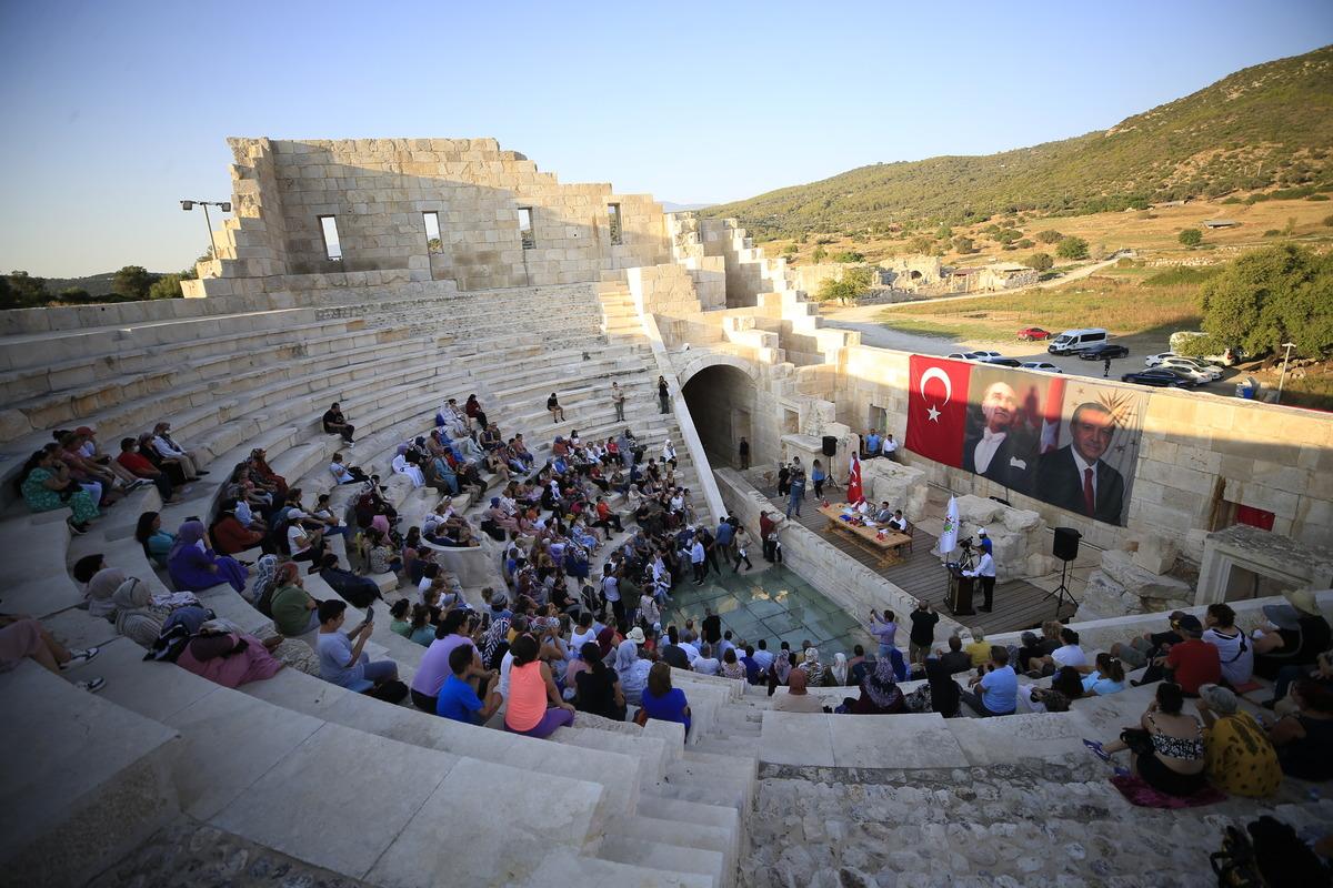 Kepez Belediye Meclisi, Patara'daki tarihi meclis binasında toplandı