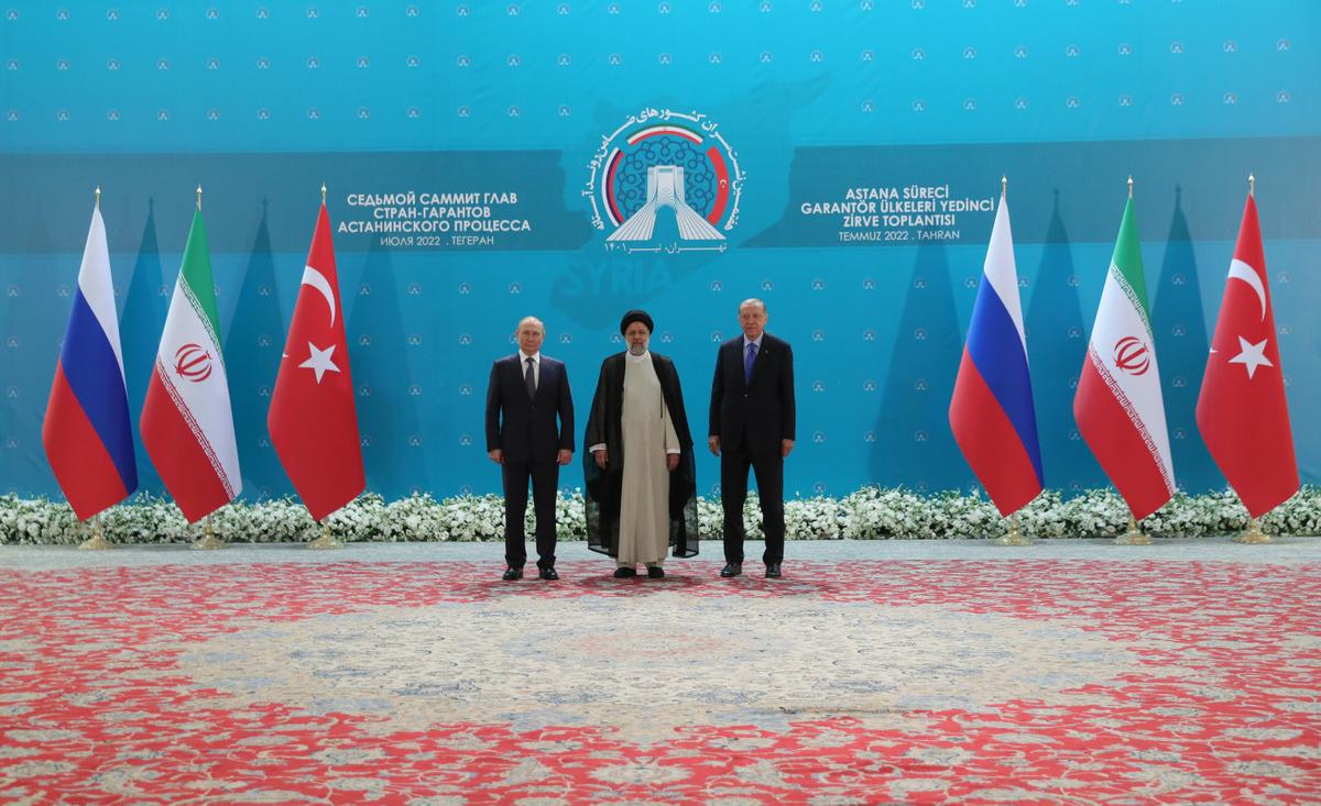 T&uuml;rkiye-İran-Rusya &Uuml;&ccedil;l&uuml; Zirvesi başladı