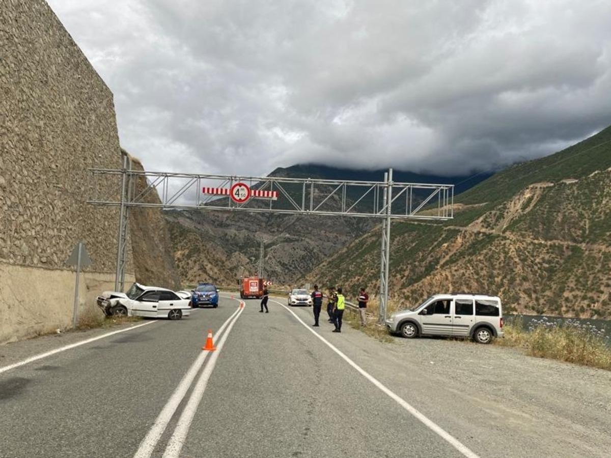 Artvin'deki trafik kazasında aynı aileden 6 kişi yaralandı