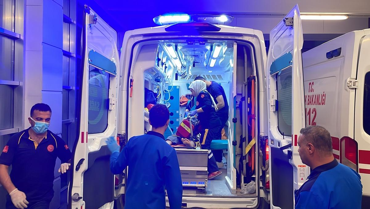 Adıyaman'da trafik kazasında 2 kişi &ouml;ld&uuml;, 6 kişi yaralandı
