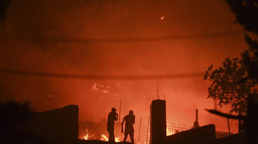 Atina yakınlarında orman yangını! Bölgedeki halk tahliye edildi