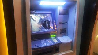 Yalova'da akli dengesi yerinde olmayan şahıs yeniden ATM'lere zarar verdi