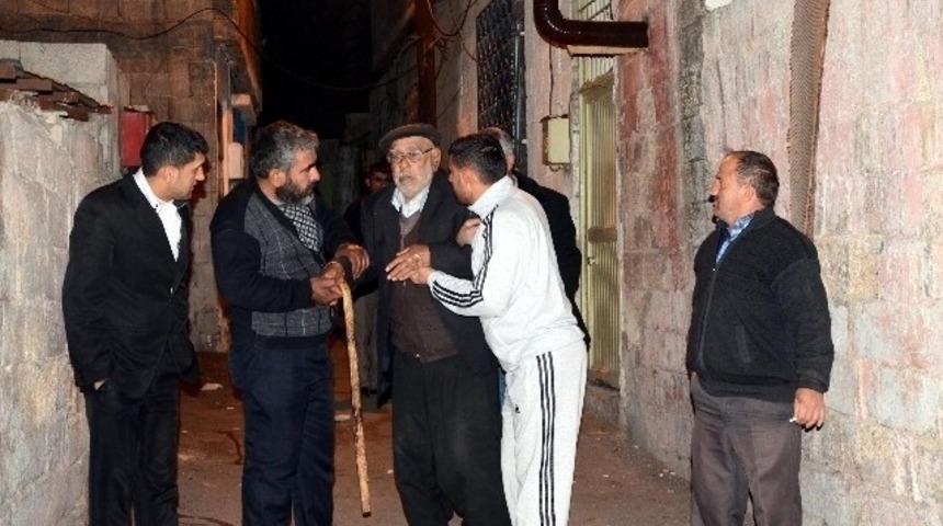 Şiddete uğrayan gen&ccedil; kız tartıştığı babasını &ouml;ld&uuml;rd&uuml;