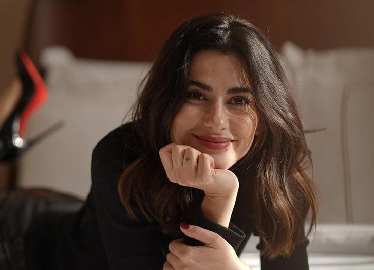 Nesrin Cavadzade kırmızılar içinde paylaştı! Gören bir daha baktı