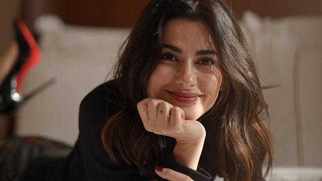 Nesrin Cavadzade kırmızılar içinde paylaştı! Gören bir daha baktı