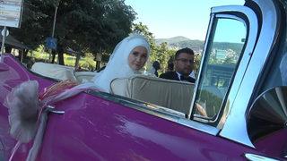 Bir il bu düğünü konuşuyor! Birbirlerinden başka bir sevdaları daha var... Farklılıkları seviyorum