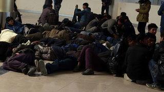 SON DAKİKA | İçişlerinden kaçak göçmen açıklaması: 18 organizatör gözaltında, 1141 kişi yakalandı