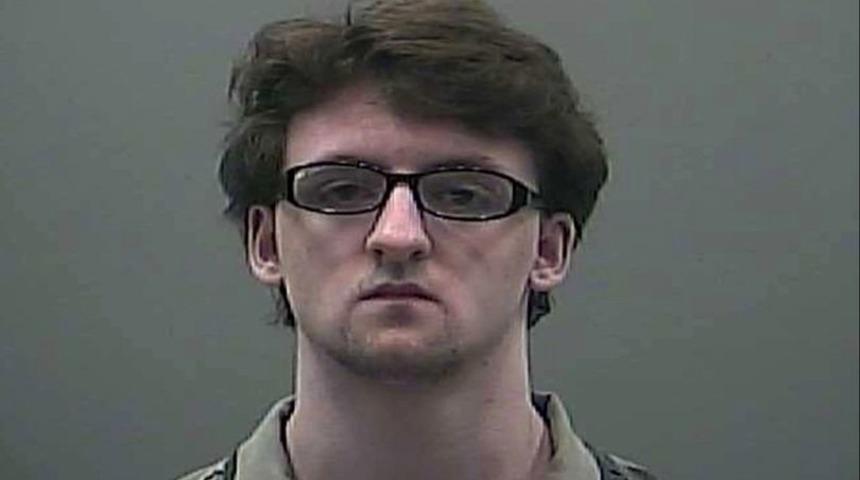 14 yıl boyunca kendisinden saklanan sırrı öğrenince ailesini katletti! Acımadan hepsini öldürdü