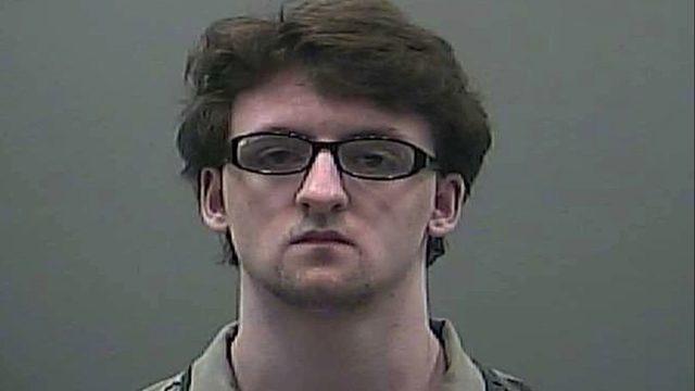 14 yıl boyunca kendisinden saklanan sırrı öğrenince ailesini katletti! Acımadan hepsini öldürdü