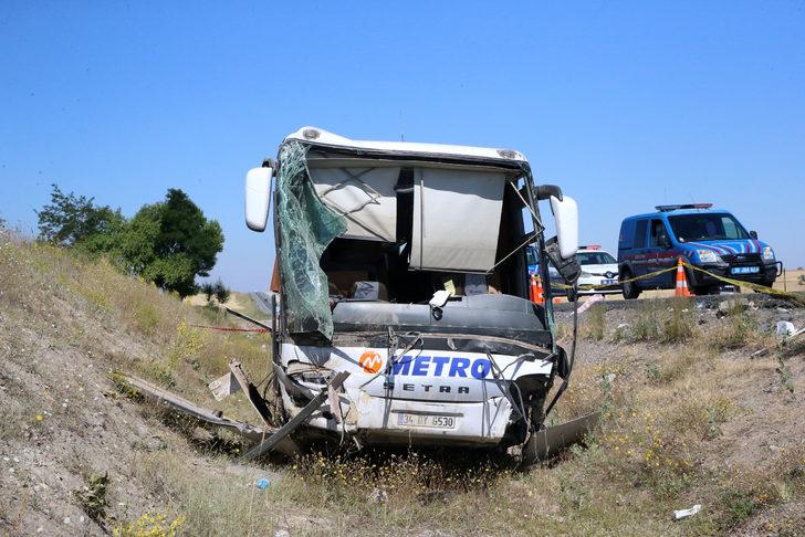 Kayseri'de yoldan çıkan yolcu otobüsündeki 12 kişi yaralandı G2