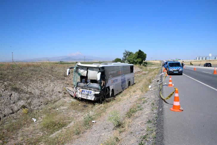 Kayseri'de yoldan çıkan yolcu otobüsündeki 12 kişi yaralandı G3
