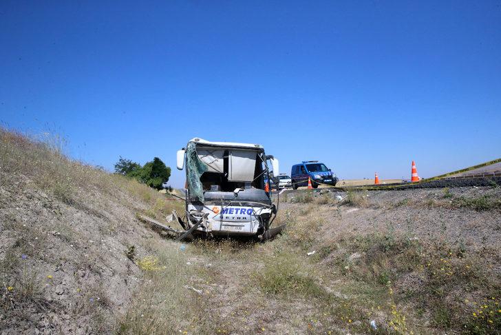 Kayseri'de yoldan çıkan yolcu otobüsündeki 12 kişi yaralandı G4