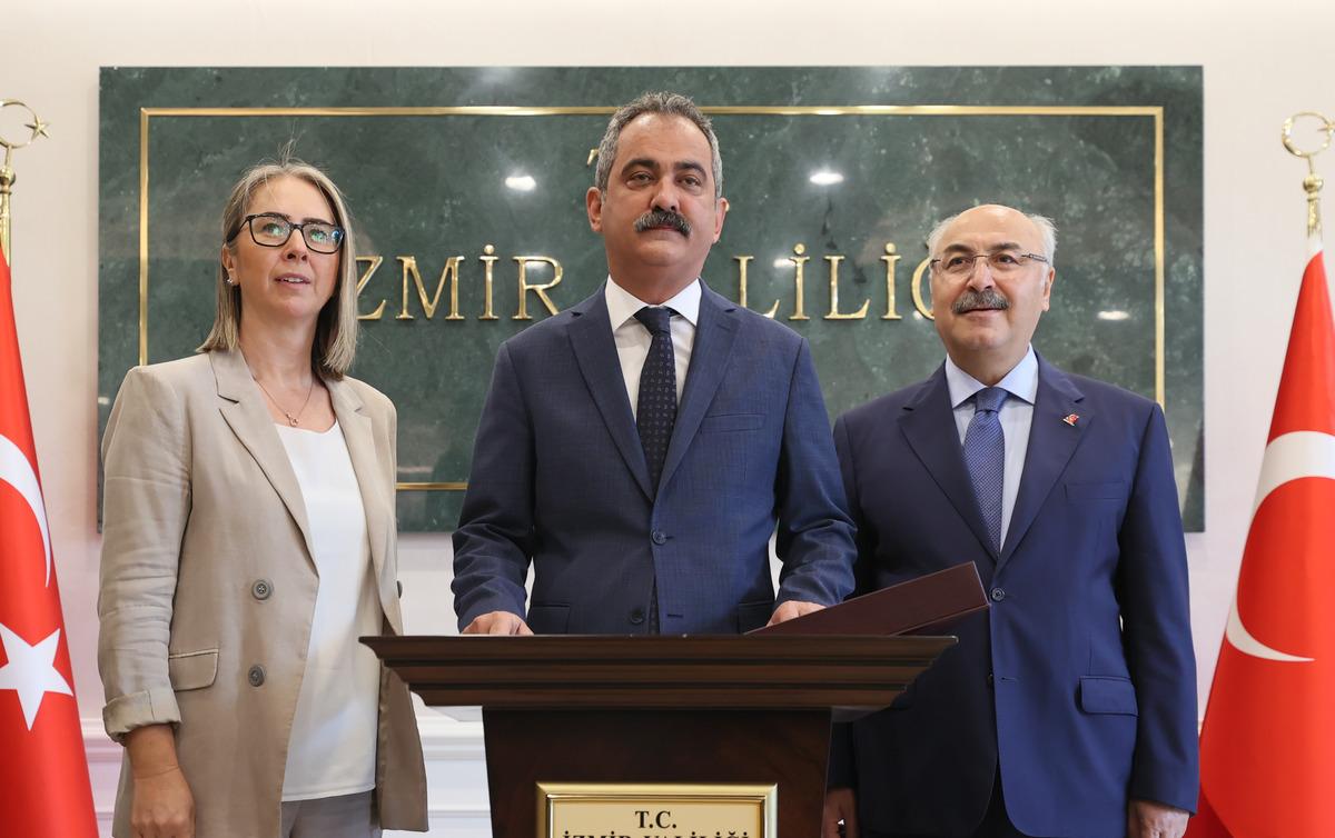 Bakan &Ouml;zer, İzmir i&ccedil;in 122 yeni okul yatırımını programa aldıklarını bildirdi