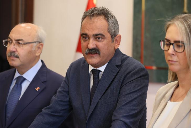 Bakan Özer, İzmir için 122 yeni okul yatırımını programa aldıklarını bildirdi G3