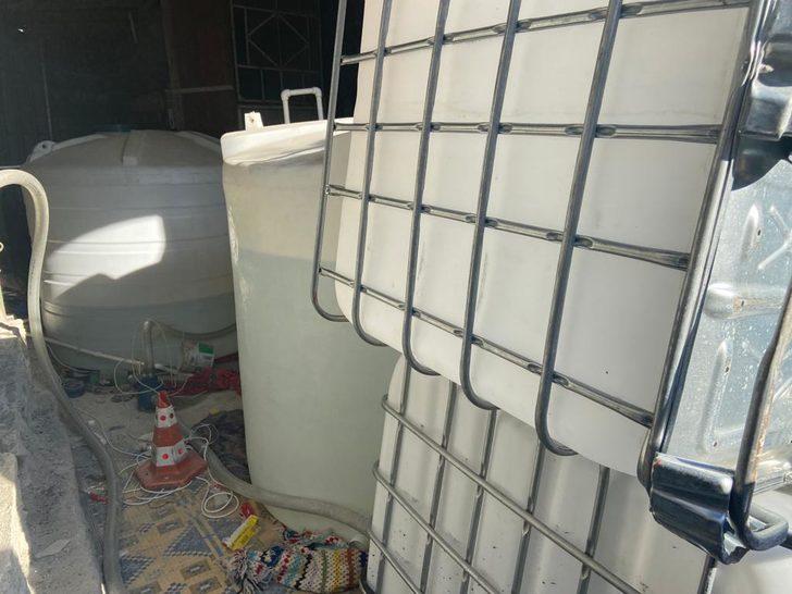 İstanbul'da sahte alkol ürettiği belirlenen 2 şüpheli tutuklandı G4