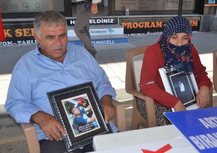 Muşlu aileler evlatları için HDP il binası önündeki oturma eylemini sürdürdü G2