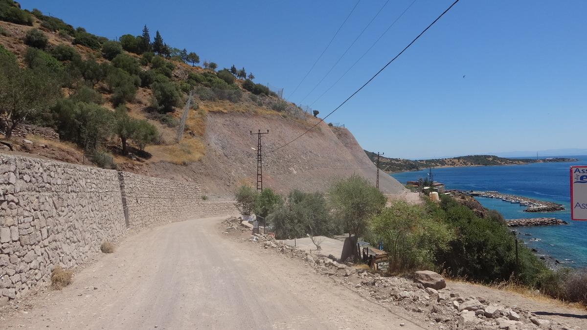 Kaya ıslahı tamamlanan Assos Antik Limanı yeniden turistleri ağırlıyor