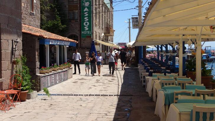 Kaya ıslahı tamamlanan Assos Antik Limanı yeniden turistleri ağırlıyor G2