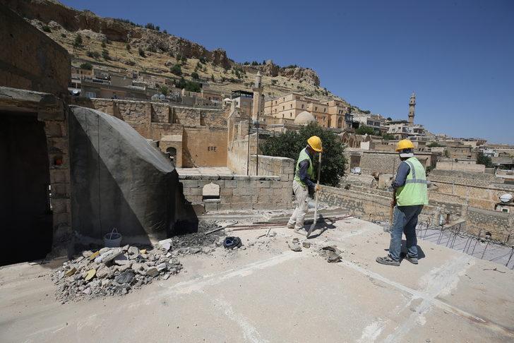 Tarihi kent Mardin'in dokusunu bozan betonarme binaların yıkımı sürüyor G1