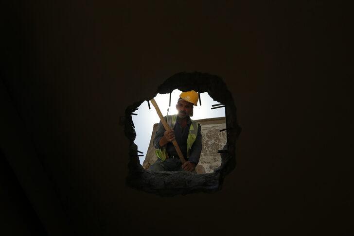 Tarihi kent Mardin'in dokusunu bozan betonarme binaların yıkımı sürüyor G2