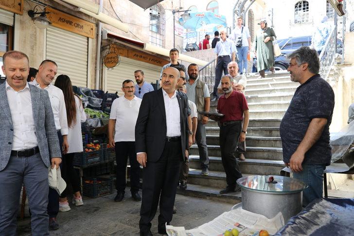 Tarihi kent Mardin'in dokusunu bozan betonarme binaların yıkımı sürüyor G4