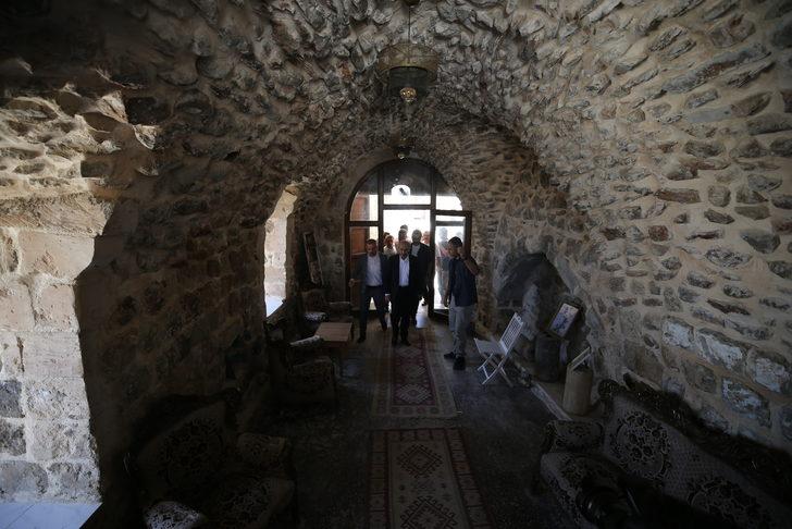 Tarihi kent Mardin'in dokusunu bozan betonarme binaların yıkımı sürüyor G5