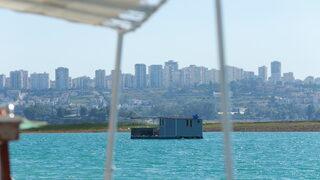 Adana'da baraj gölündeki yüzen evlerin sayısı artıyor