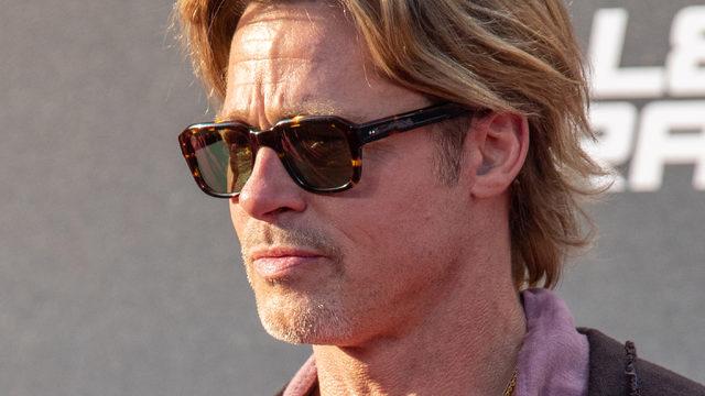 Brad Pitt kırmızı halıya etekle çıktı!