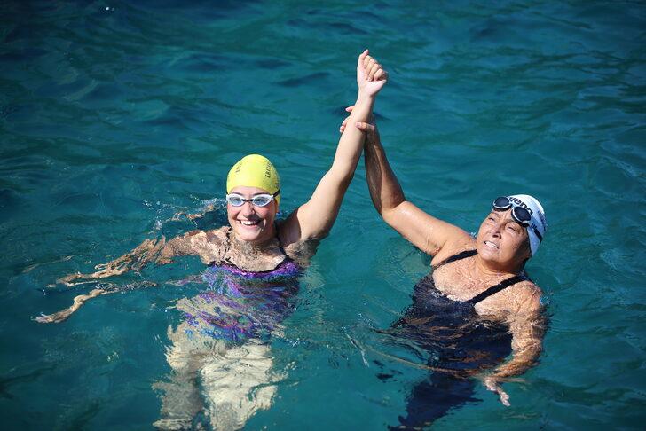 Genç yüzücü Aysu Türkoğlu, Manş Denizi'ni geçmeye hazırlanıyor G1