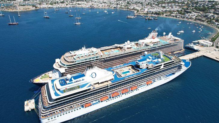 "Mein Schiff 5" ve "Riviera" Bodrum'a yanaştı G5
