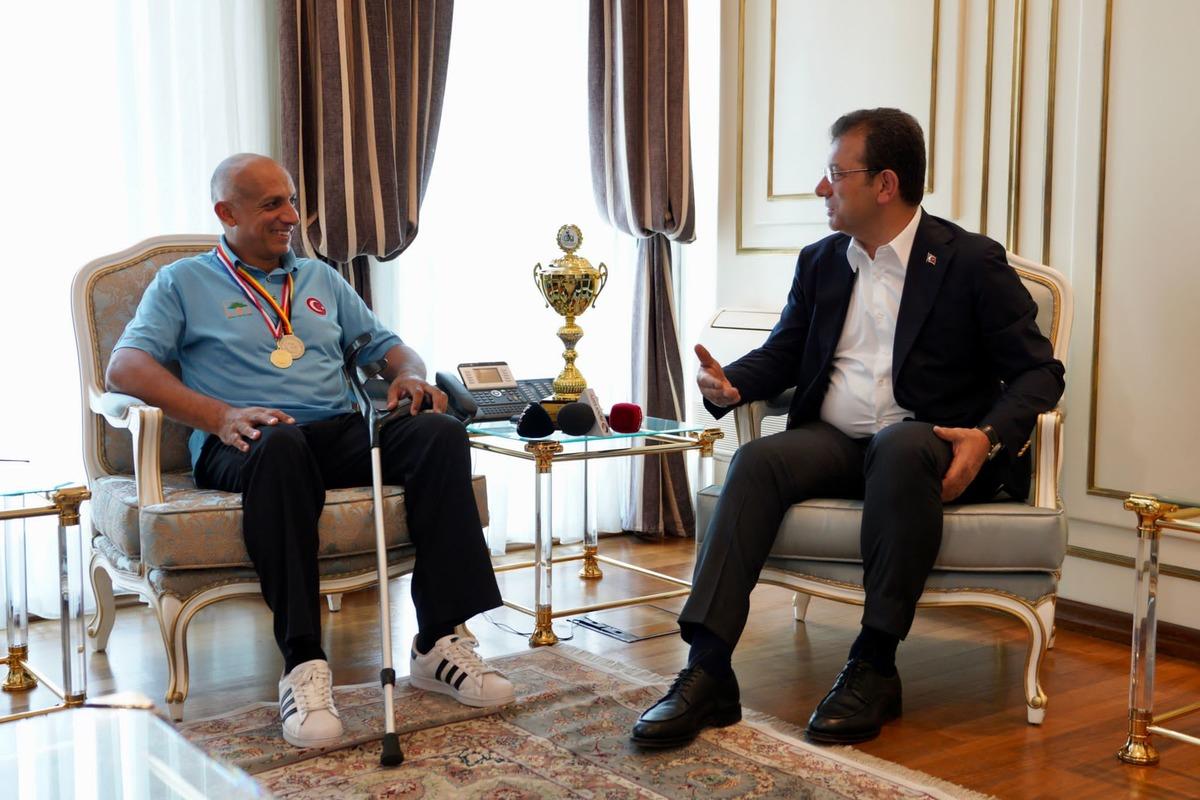 İBB Başkanı İmamoğlu, milli golf&ccedil;&uuml; Mehmet Kazan'ı ağırladı