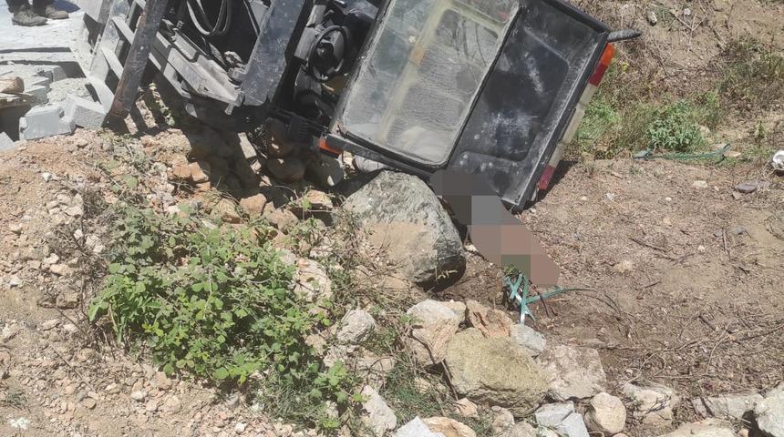 Kahramanmaraş'ta devrilen forkliftin operat&ouml;r&uuml; &ouml;ld&uuml;