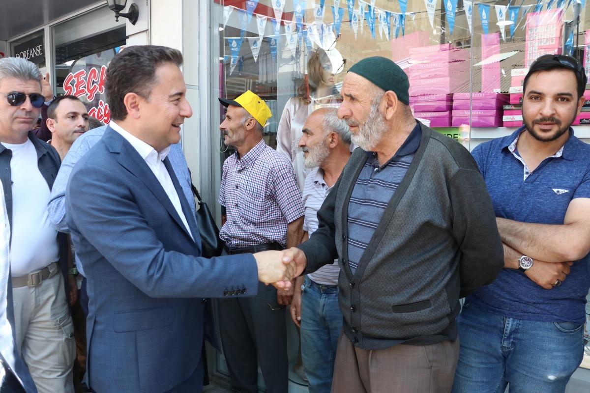 DEVA Partisi Genel Başkanı Babacan, Bayburt'ta ziyaretlerde bulundu