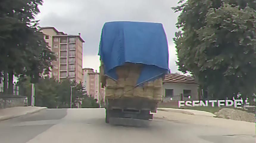 Karabük'te sürücü ve vatandaşların tehlikeli yolculukları kameraya yansıdı