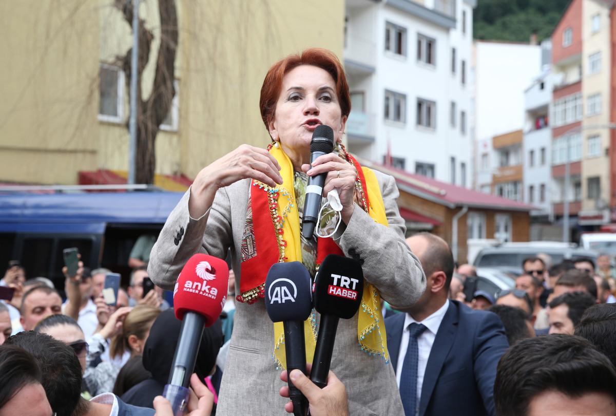 İYİ Parti Genel Başkanı Akşener, Giresun'da esnafı ziyaret etti