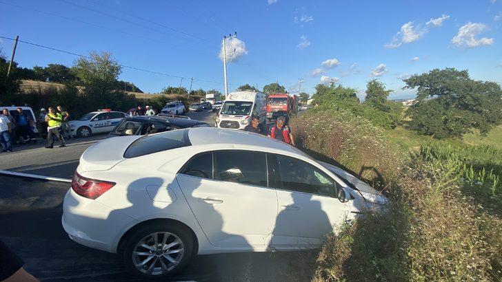 Sakarya'da iki otomobilin çarpışması sonucu 6 kişi yaralandı G3