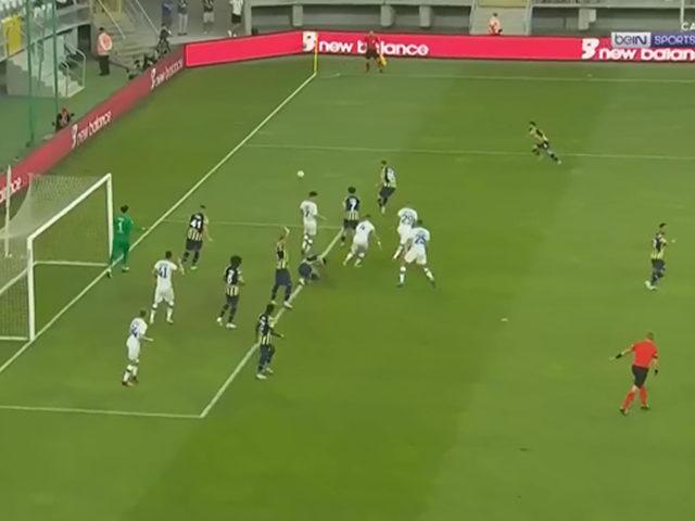 Son dakika: Fenerbahçe taraftarı Kiev maçında çılgına döndü! ''Bu kaçıncı oldu! Yeter artık...''