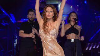 Şarkıcı Simge Sağın bikinisiyle sere serpe poz verdi! Manzara harika