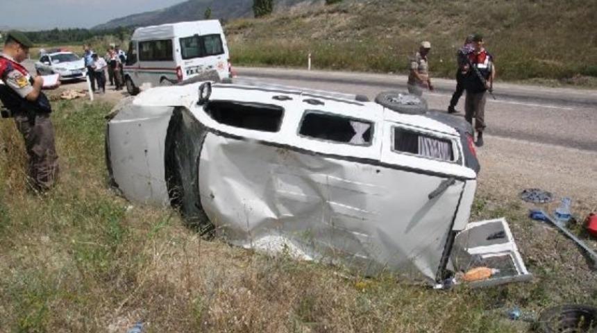 &Ccedil;orum'da kaza : 1 &ouml;l&uuml;, 4 yaralı