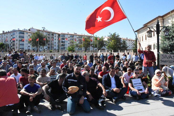 Sivas'ta maaşlarını alamayan Demir Çelik Fabrikası işçileri eylem yaptı G2